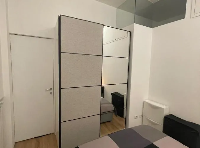 Red Bricks - Porta Romana 아파트 *